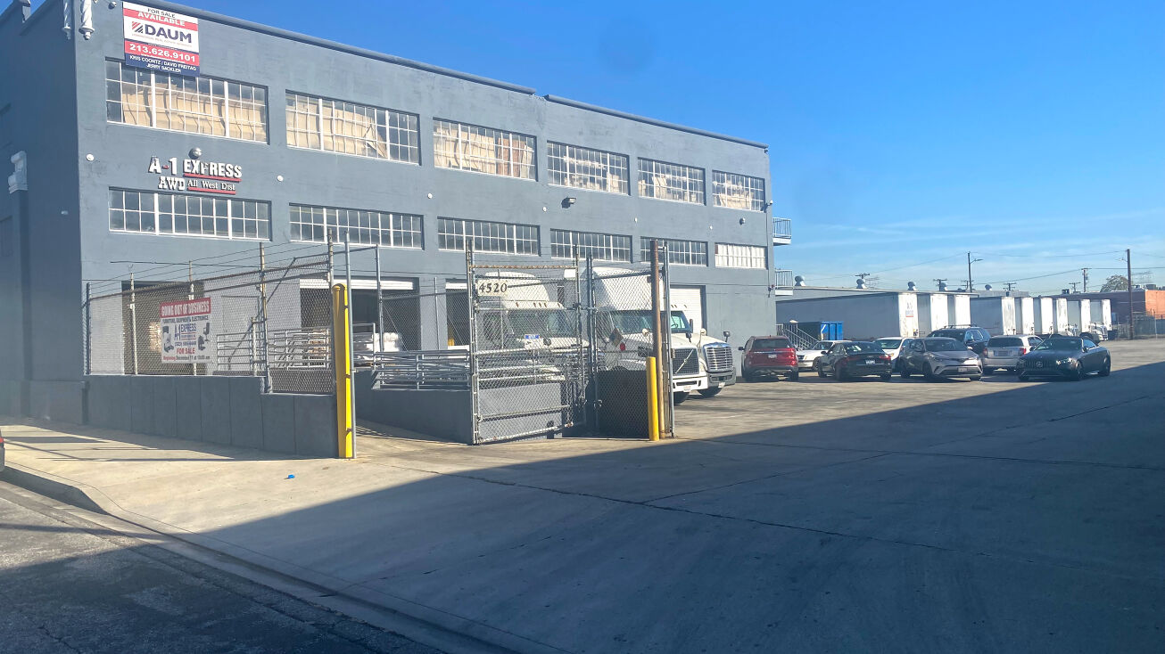 4520 Maywood Ave, Vernon, CA 90058