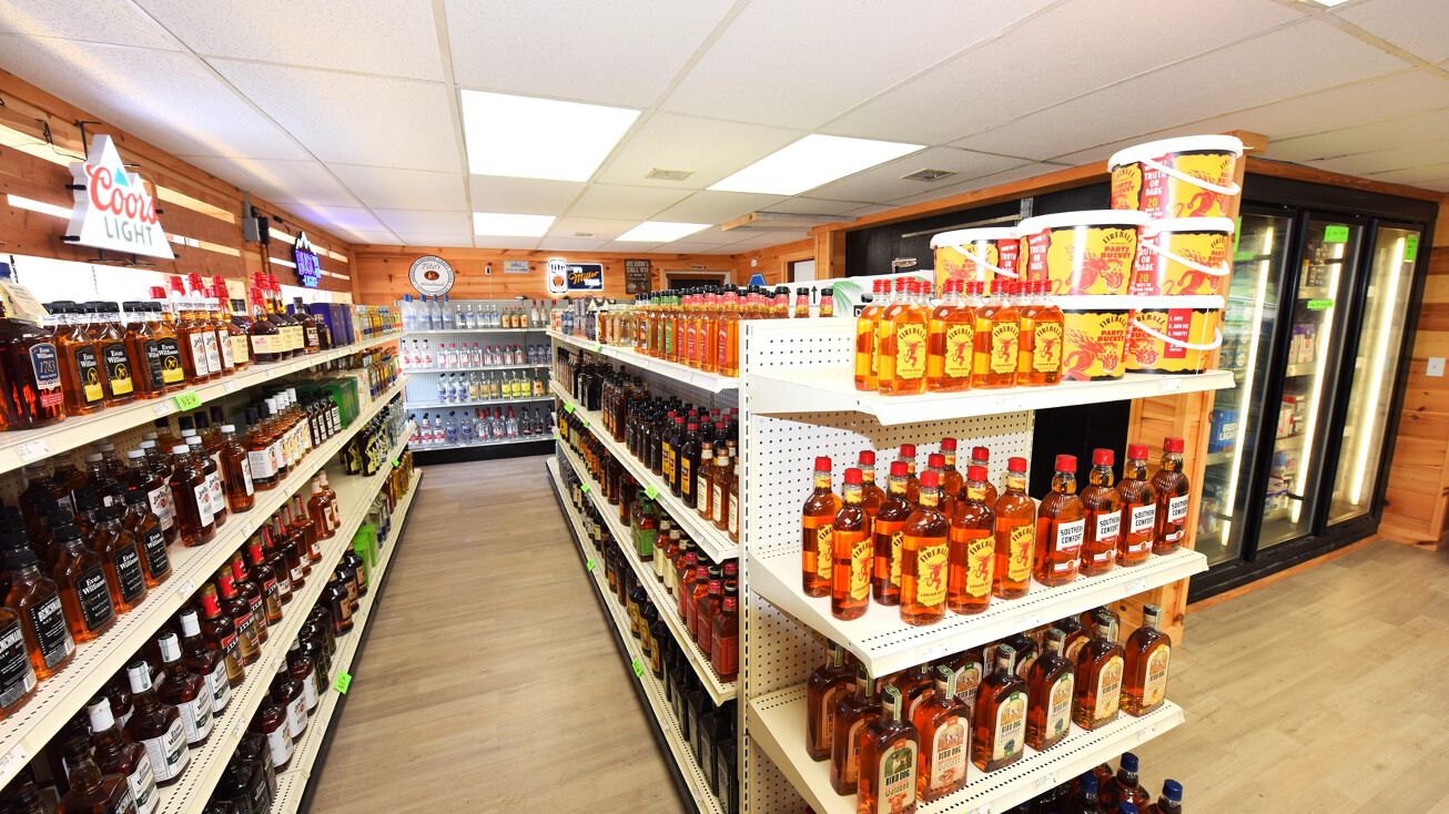 Pictures of Retail property located at 1103 W Stockton St, Edmonton, KY 42129 for sales - image #1