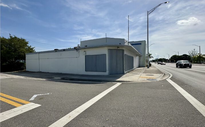 Pictures of Retail property located at 3045 W Broward Blvd, Fort Lauderdale, FL 33312 for sales - image #1