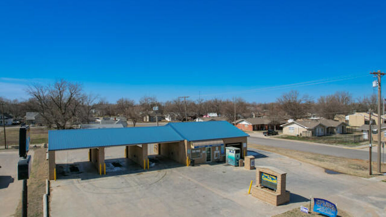 223 N Main St, Newkirk, OK 74647