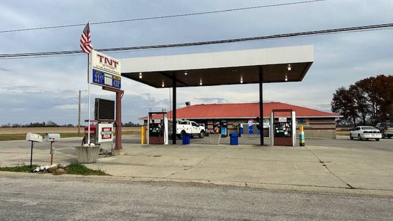 552 N Washington St, Claremont, IL 62421