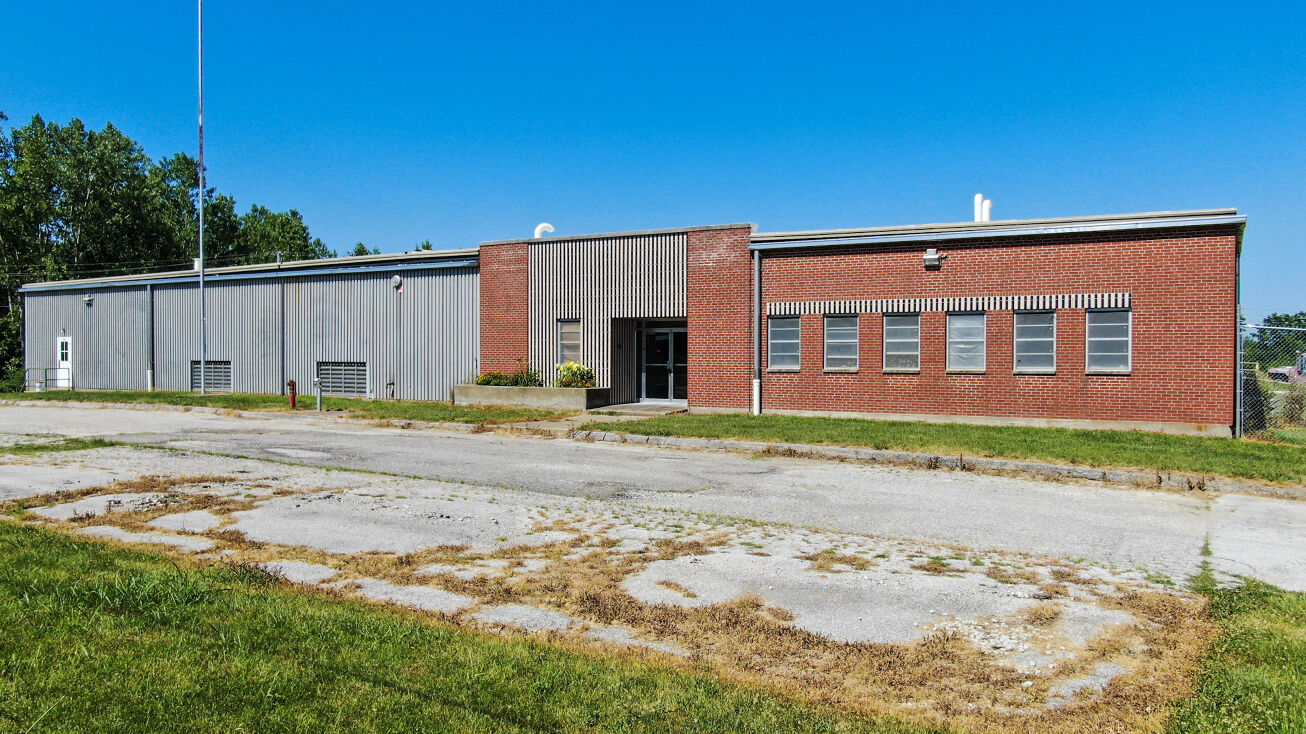 1615 Radio Hill Rd, Boonville, MO 65233