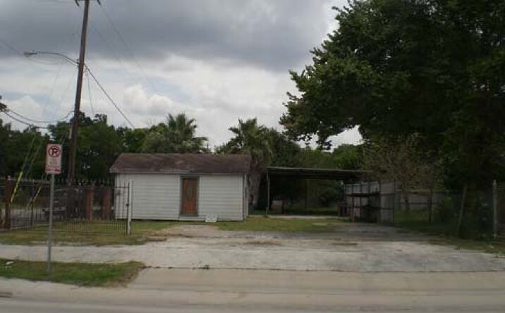 Pictures of Land property located at 7520 Fulton St, Houston, TX 77022 for sales - image #1