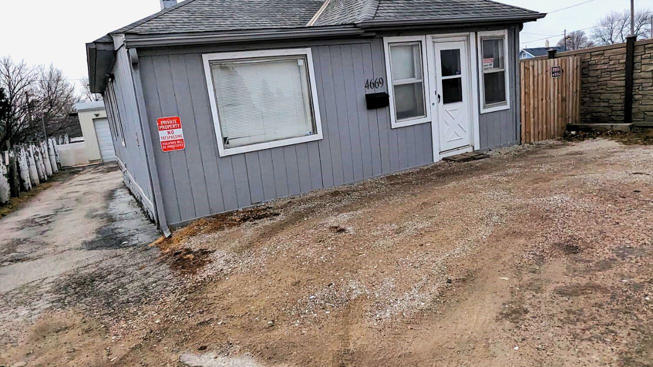 4669 L St, Omaha, NE 68117