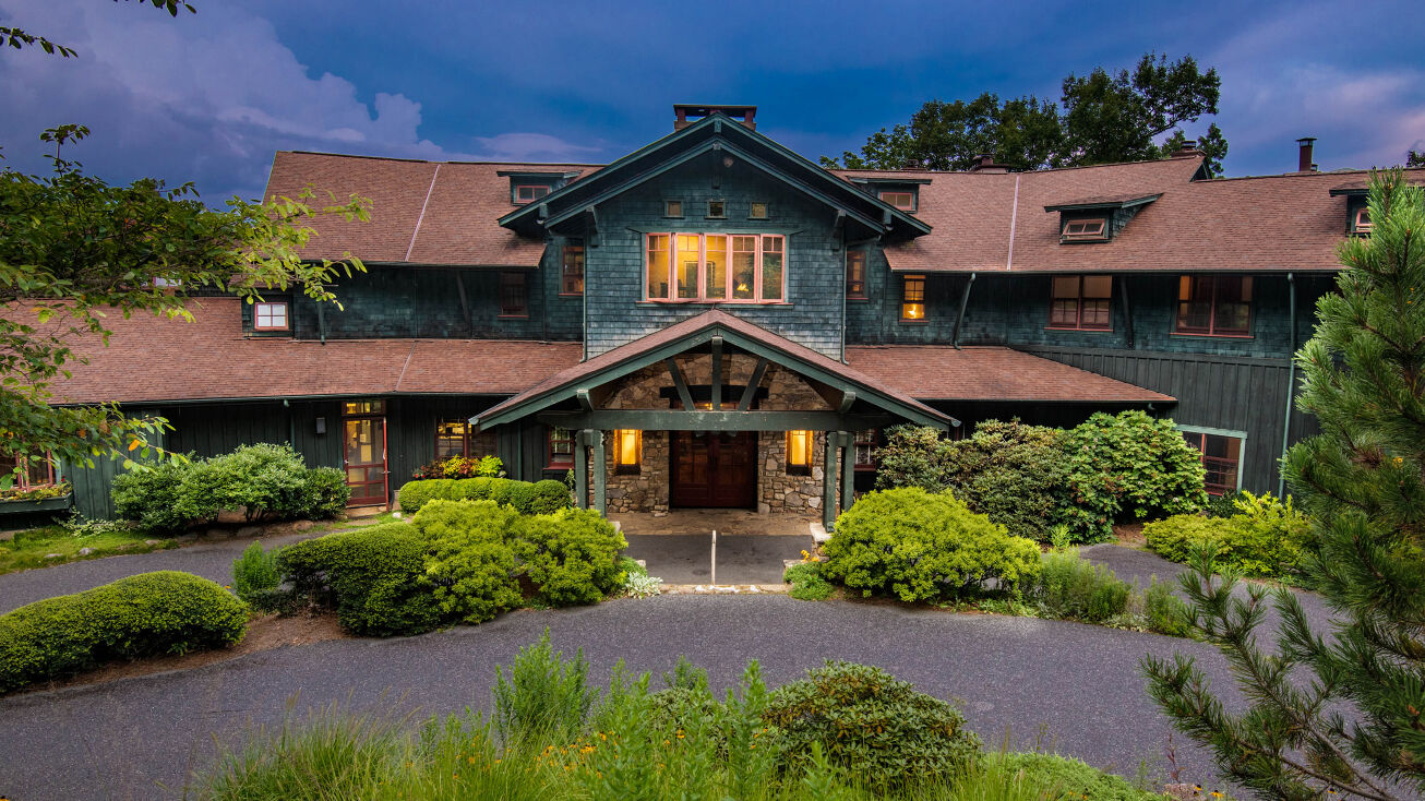 810 Elk Mountain Scenic Highway, Asheville, NC 28804