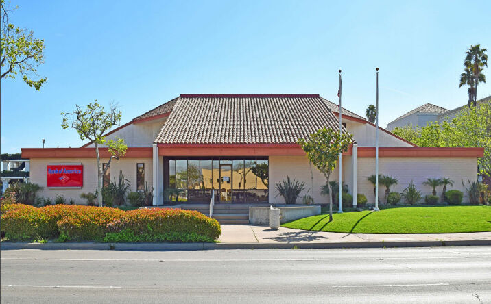 Pictures of Retail property located at 300 Town Center East, Santa Maria, CA 93454 for comps - image #1