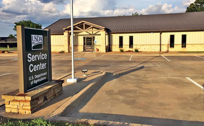 Pictures of Office property located at 2504 N Center St, Bonham, TX 75418 for comps - image #1