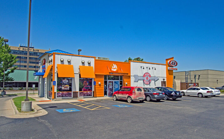 Pictures of Retail property located at 547 S Rock Road, Wichita, KS 67207 for comps - image #1