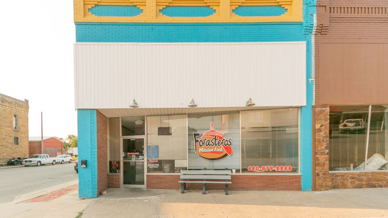 201 W 4th Ave, Caney, KS 67333