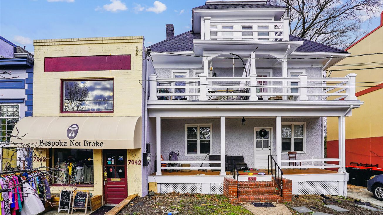 7042 Carroll Ave, Takoma Park, MD 20912