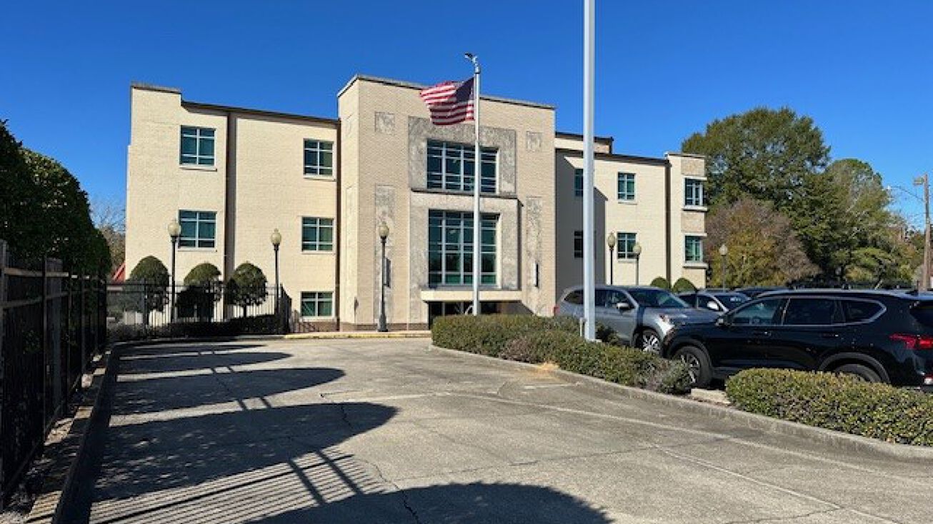 Pictures of Office property located at 721 Government St, Baton Rouge, LA 70802 for sales - image #1