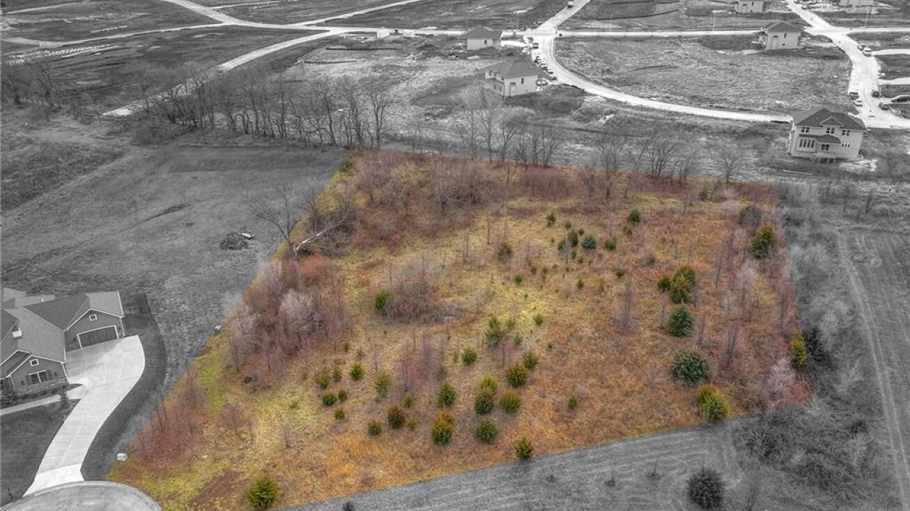 18450 Mohawk Lane, Stilwell, KS 66085