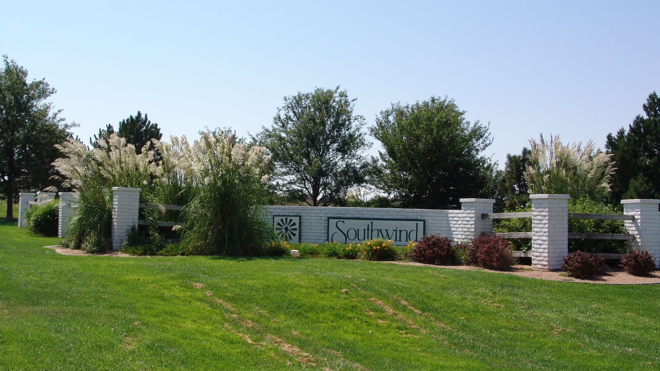 106 Brock Pl, Garden City, KS 67846