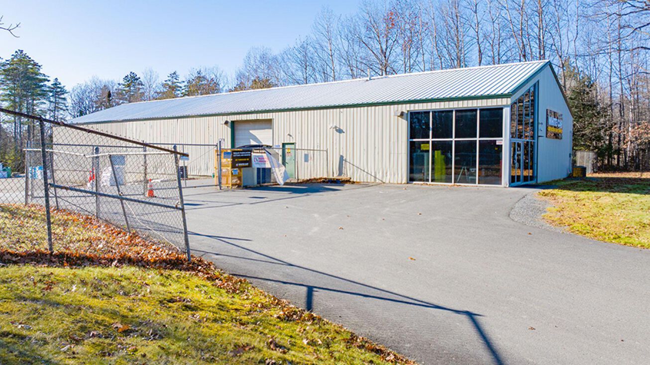 284 Perry Rd, Bangor, ME 04401