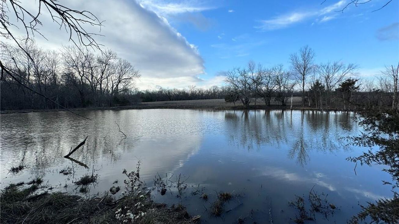 391 Crescent Hill Road, Osawatomie, KS 66064