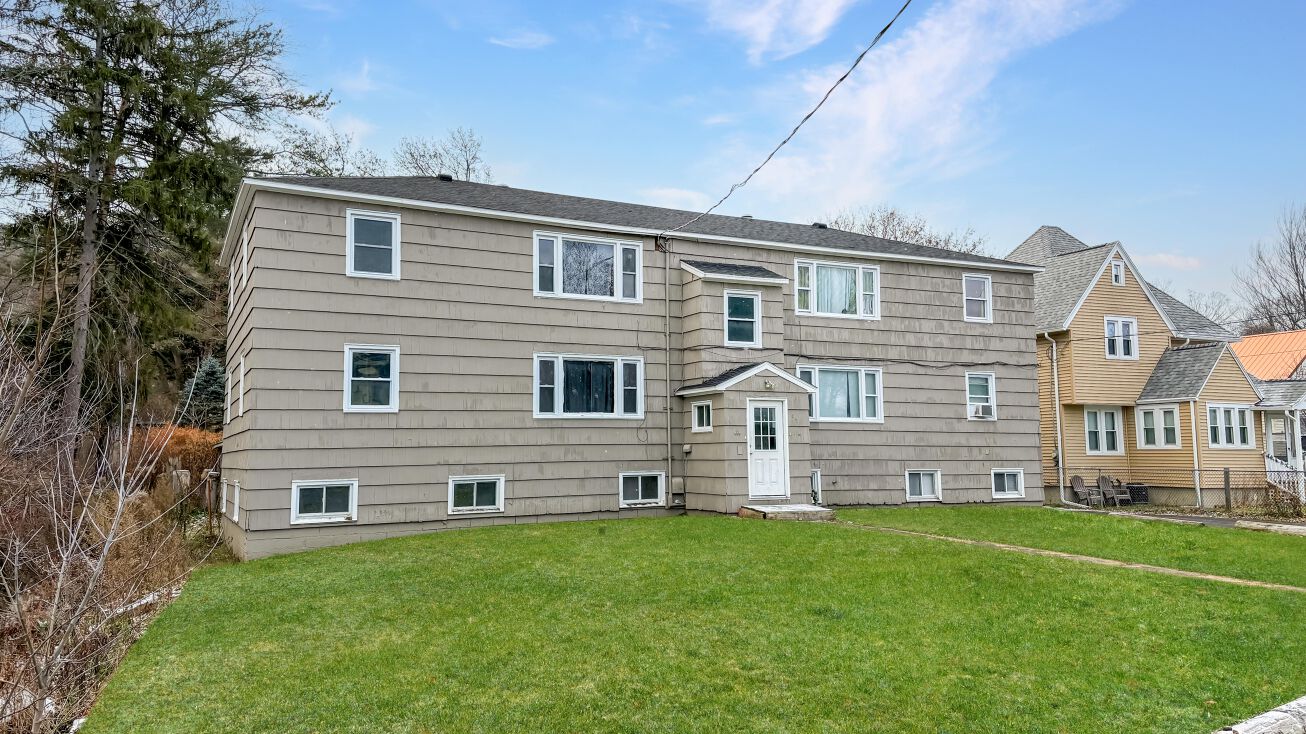 544 Valley Dr, Syracuse, NY 13207