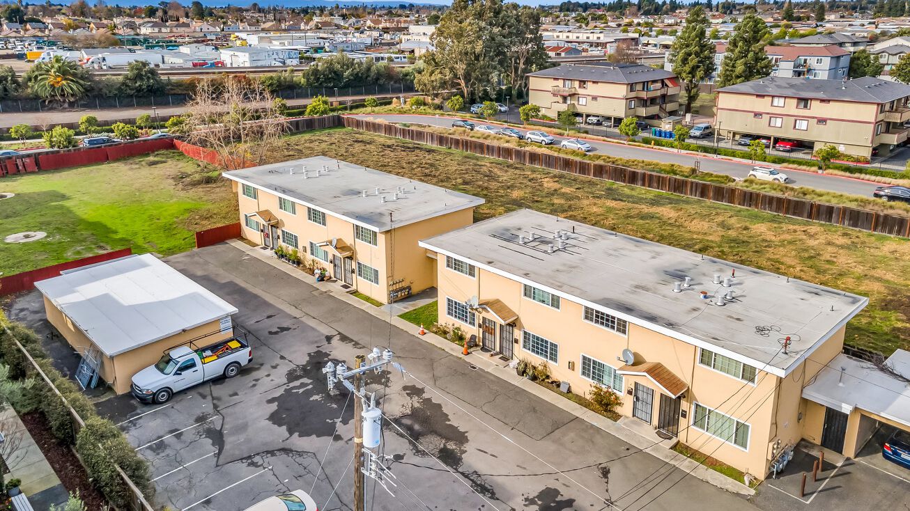 29529 Dixon St, Hayward, CA 94544