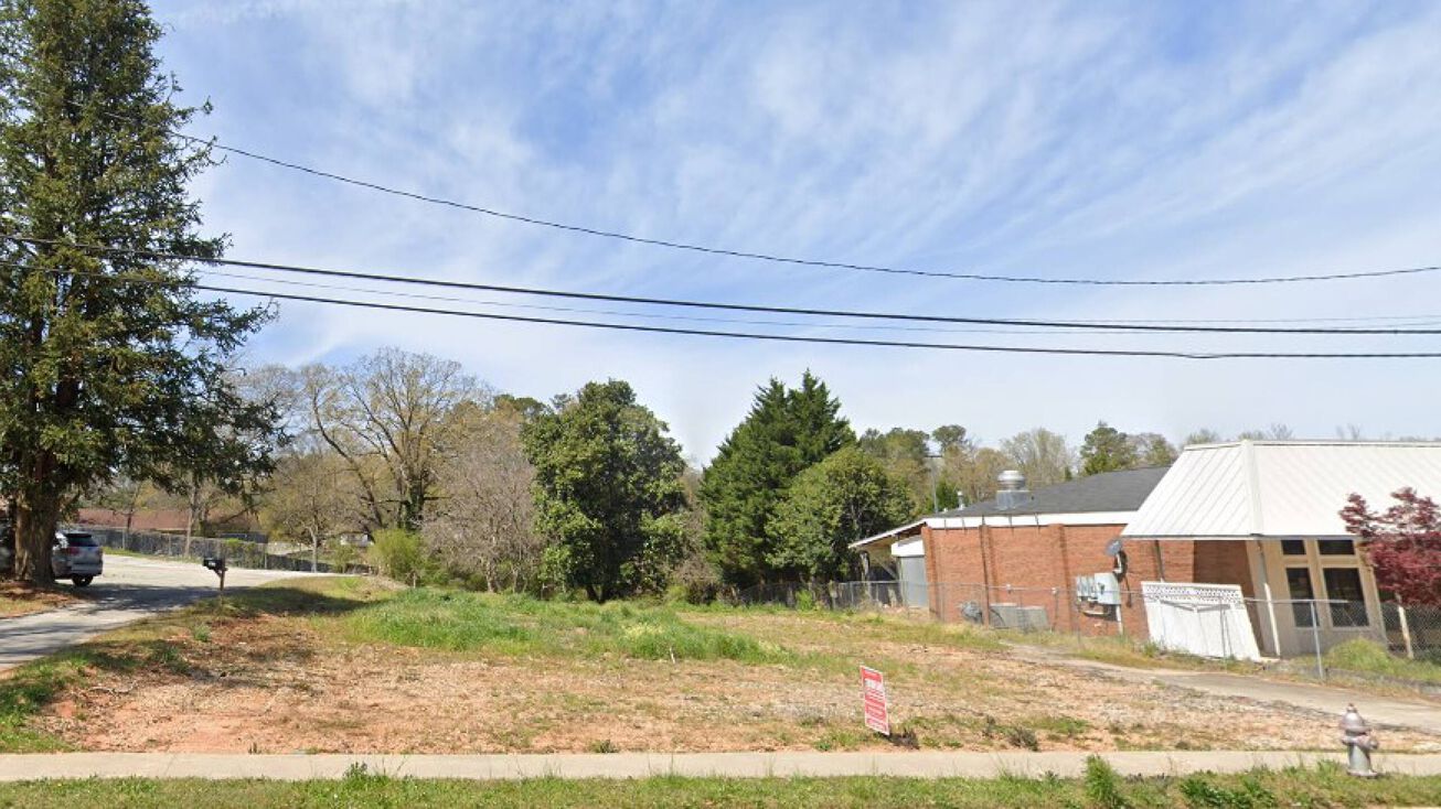 1003 Maple St, Carrollton, GA 30117