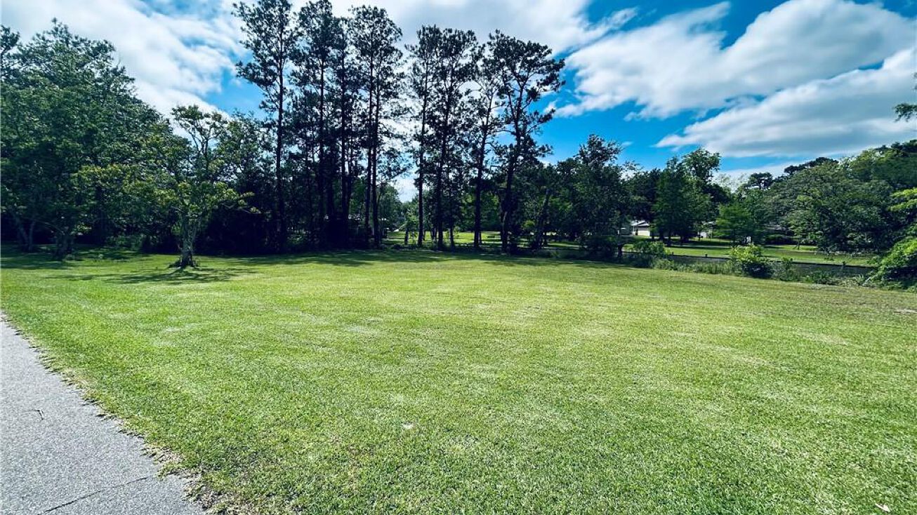 Simonson St, Bayou La Batre, AL 36509