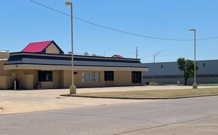 Pictures of Retail property located at 1211 SW Lee Blvd, Lawton, OK 73501 for sales - image #1