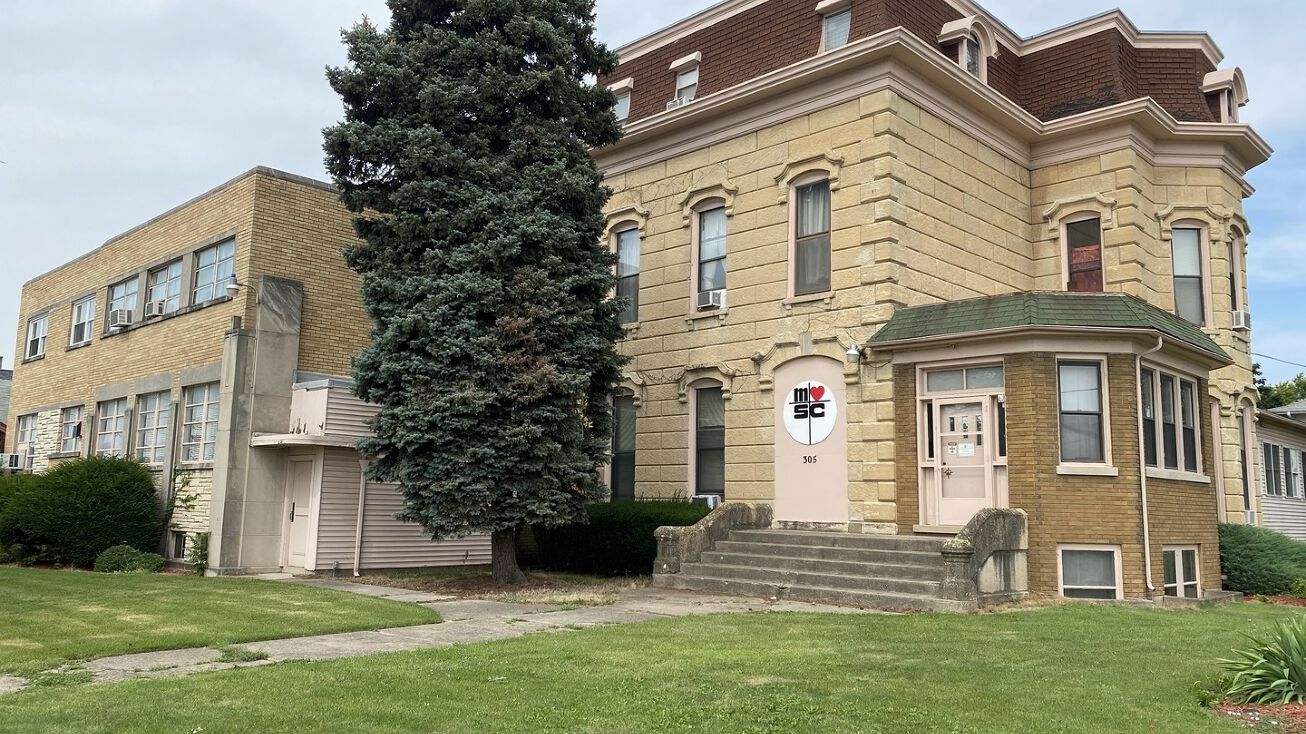 305 S Lake Street, Aurora, IL 60506