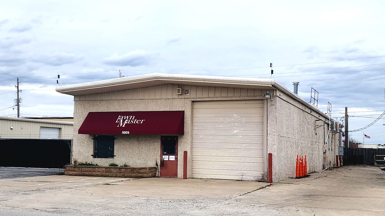 9909 E 46th Pl, Tulsa, OK 74146