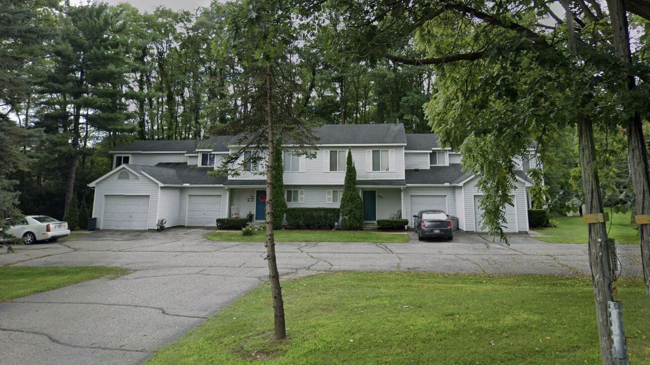 995 Glengary Rd, Commerce Charter Twp, MI 48390