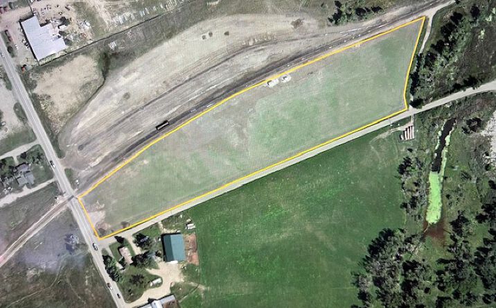 image of property at 736 COUNTRY CLUB DR Craig CO 81625-1842