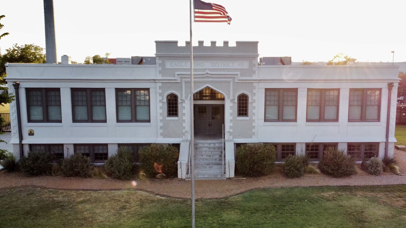 1601 Chalk Hill Rd, Dallas, TX 75211