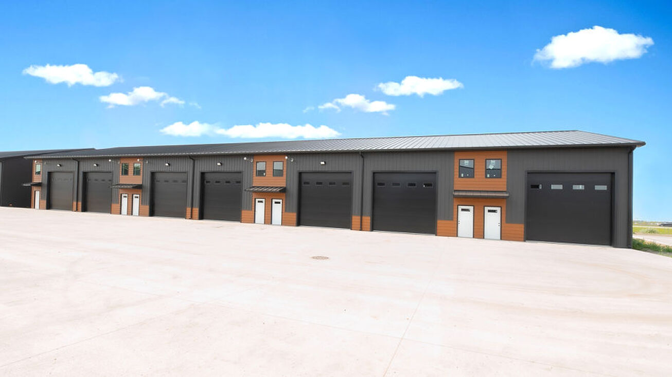 6130 36th St S, Fargo, ND 58104