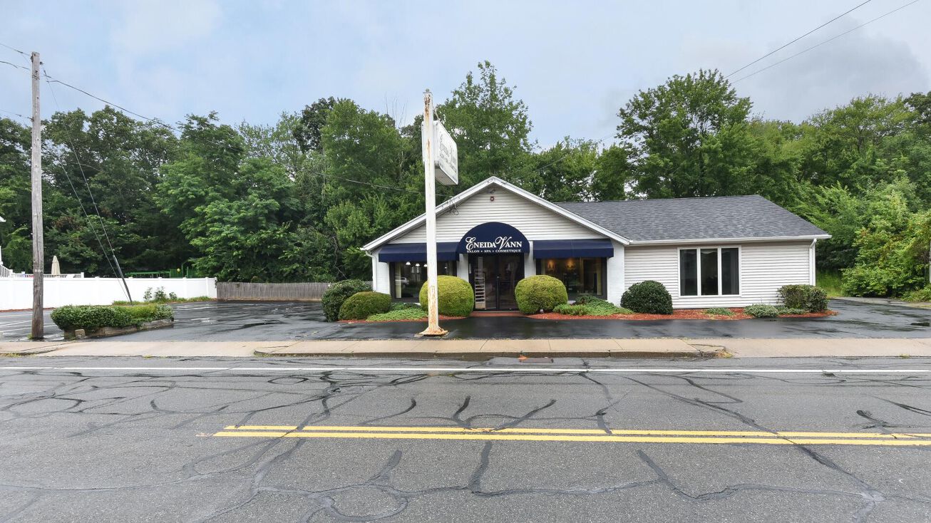 3595 Mendon Rd, Cumberland, RI 02865