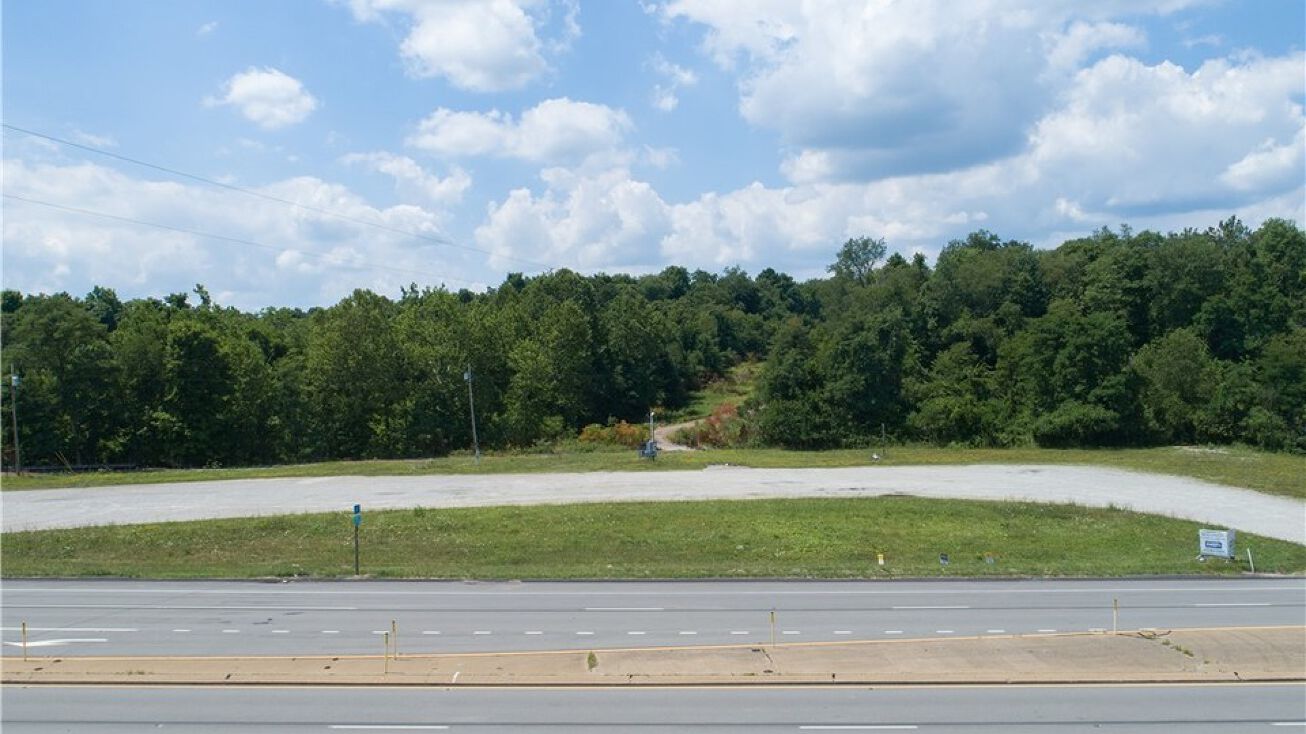 201 Pfile Ln, Rostraver, PA 15012