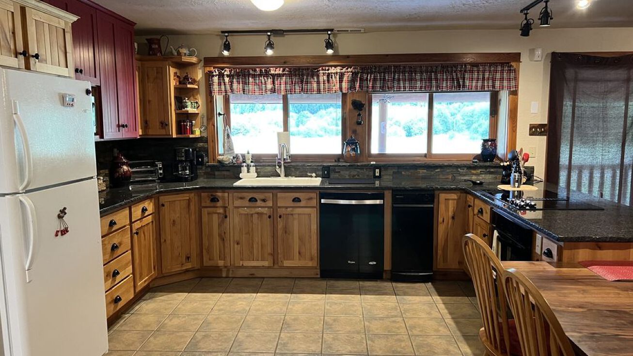 337 Elk Creek Rd, Heron, MT 59844