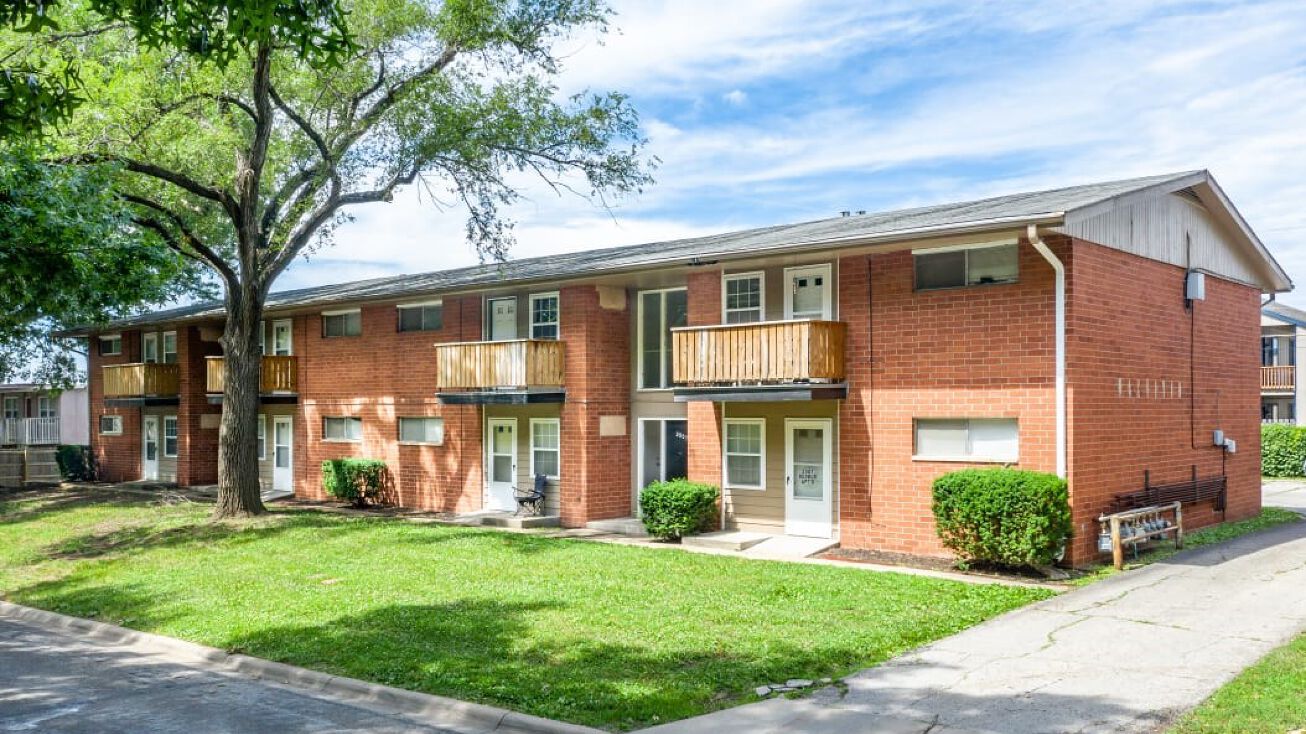 1903 W 25th St, Lawrence, KS 66046