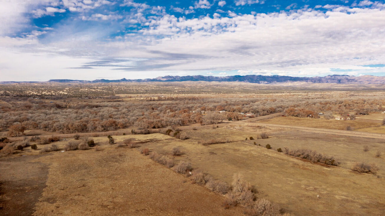 001 Sparkling Moolah Rd, Peña Blanca, NM 87041