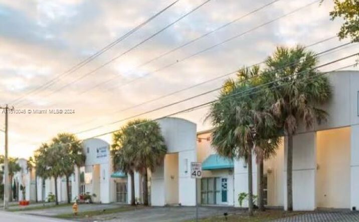 Pictures of Retail property located at 16600 NW 54th Ave, Miami Gardens, FL 33014 for sales - image #1