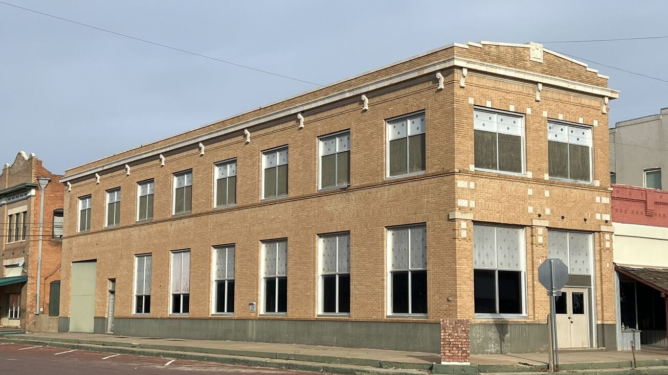 201 N Main St, Childress, TX 79201