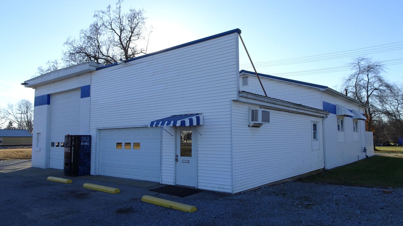 415 5th St, Carmi, IL 62821