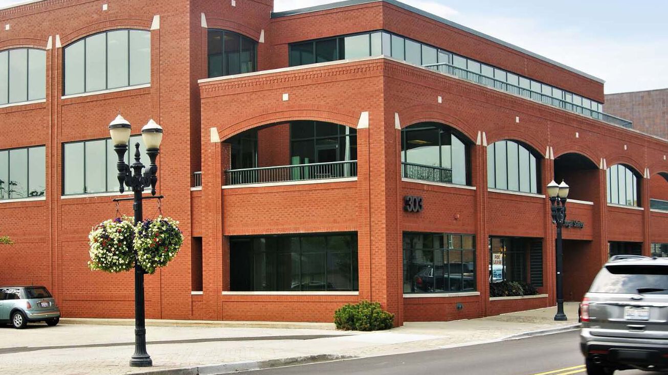 303 E Main St, Barrington, IL 60010