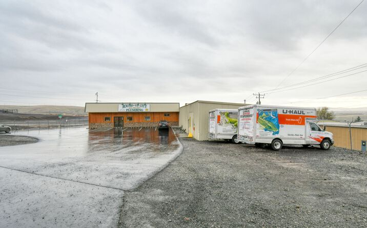 Pictures of Industrial, Mixed Use, Retail property located at 818 Airport Rd, Pendleton, OR 97801 for sales - image #1