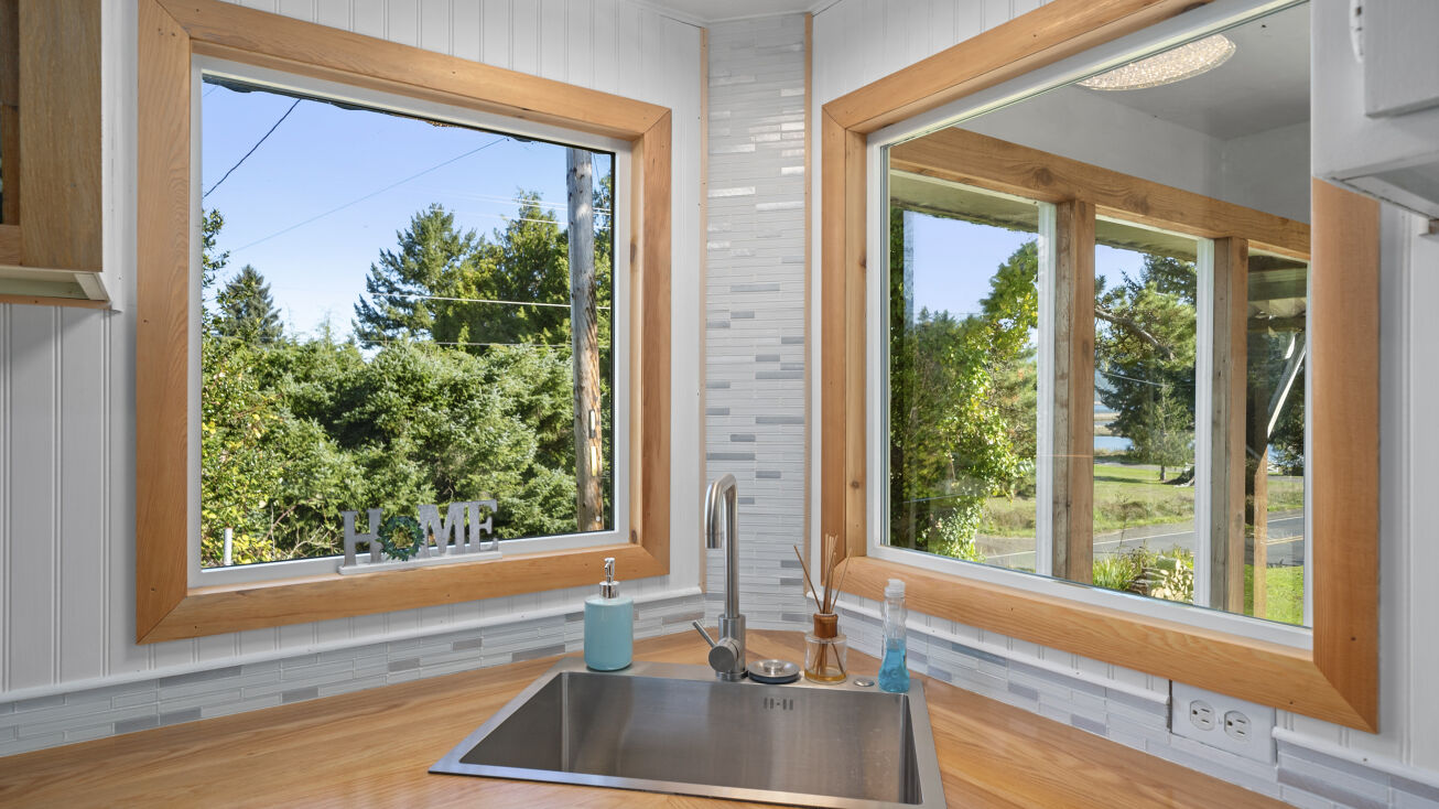 2585 E Alsea Hwy, Waldport, OR 97394