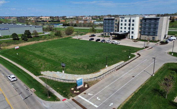 Pictures of Land property located at Elmore Marketplace, Davenport, IA 52807 for sales - image #1