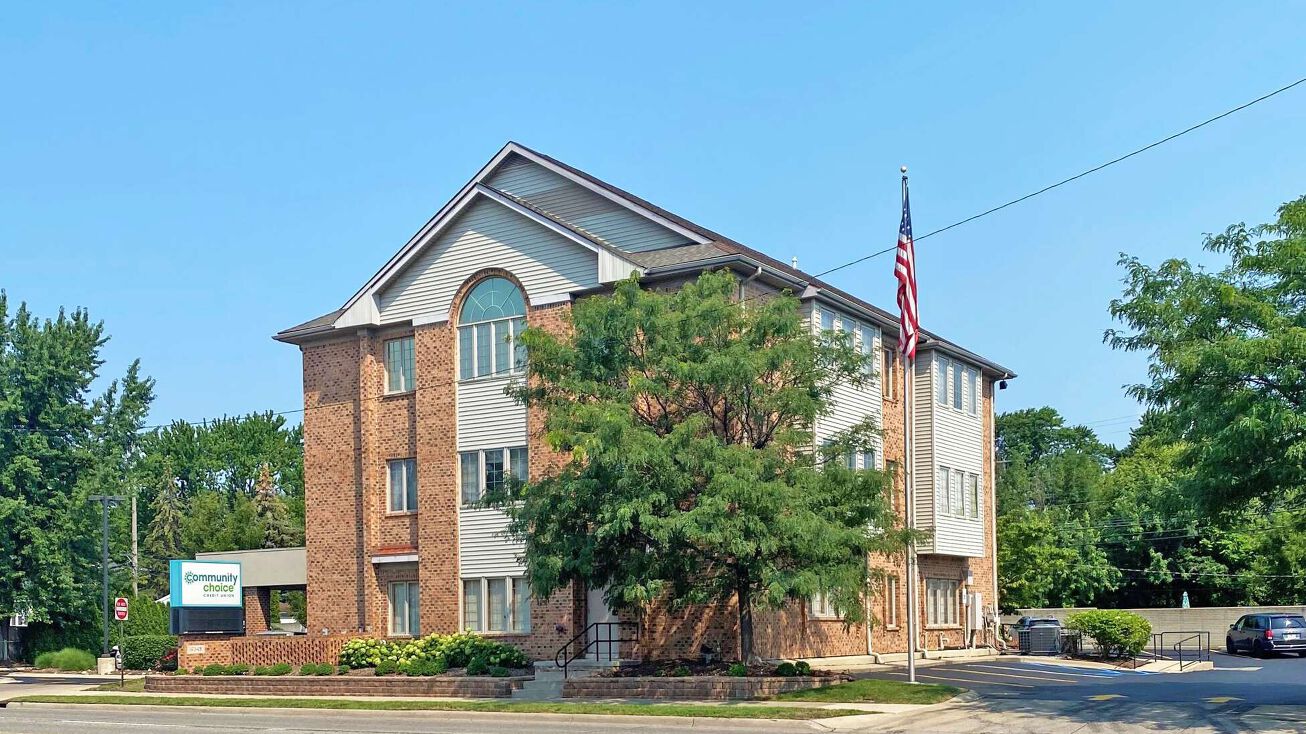 16331 E 9 Mile Rd, Eastpointe, MI 48021