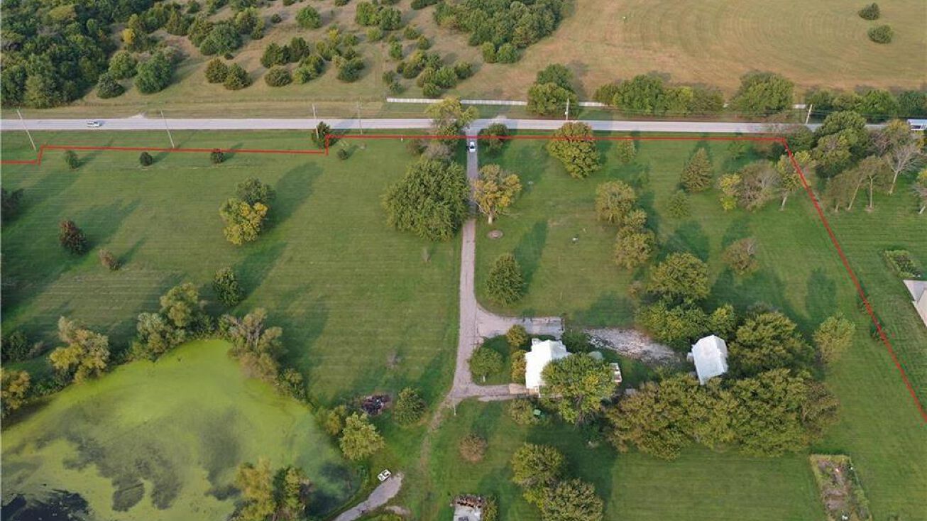 15665 S Moonlight Road, Olathe, KS 66061