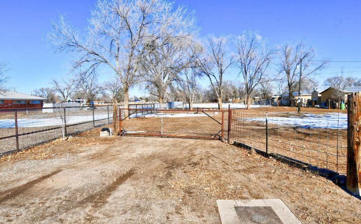 Pictures of Land property located at 2437 Metzgar Road SW, Albuquerque, NM 87105 for sales - image #1