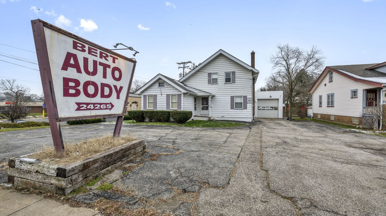 24265 Lorain Rd, North Olmsted, OH 44070