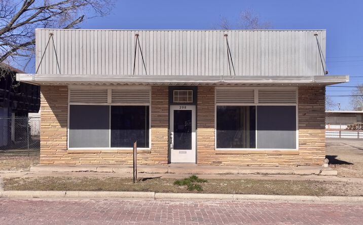 Pictures of Industrial, Mixed Use, Office, Self Storage, Special Purpose property located at 208 E Bridge Ave, Blackwell, OK 74631 for sales - image #1