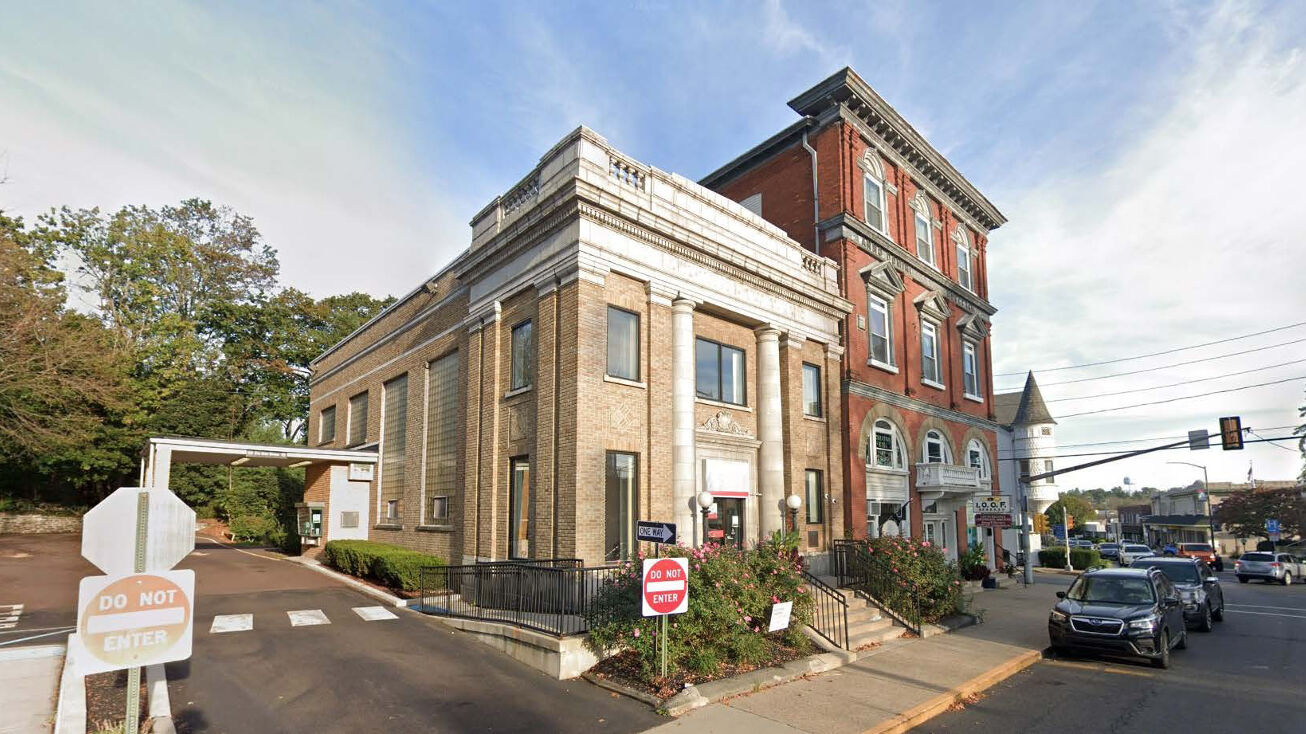 209 N Main St, Sellersville, PA 18960