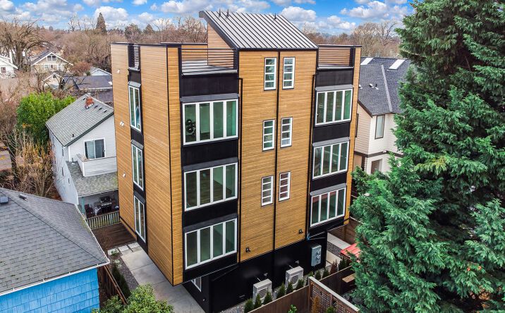 Pictures of Multifamily property located at 2135 SE 12th Ave, Portland, OR 97214 for sales - image #1