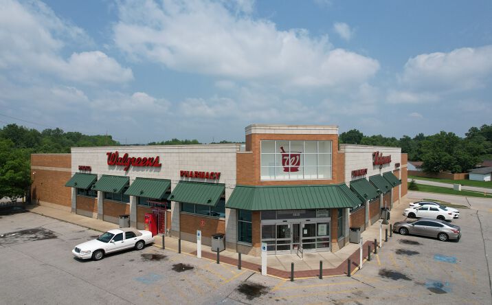 Pictures of Retail property located at 4926 Cane Run Rd, Louisville, KY 40216 for sales - image #1